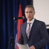 Stefanović pozira sa "običnim" vojnikom 9