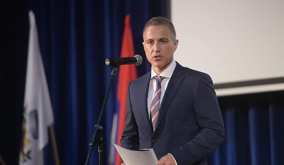 Stefanović pozira sa "običnim" vojnikom 1