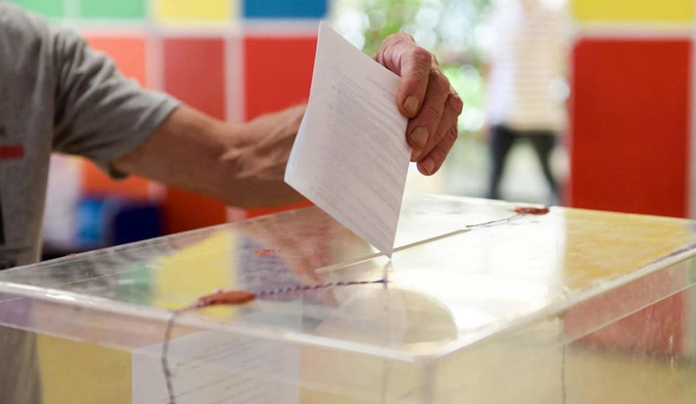 Počelo brojanje glasačkih listića za lokalne izbore na Kosovu pristiglih poštom 1
