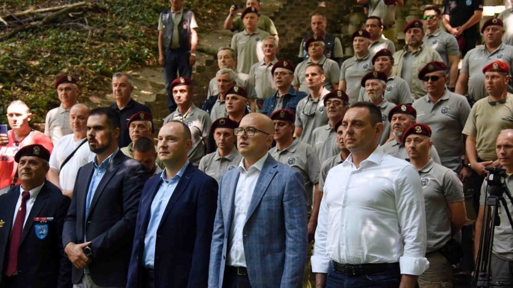 Vulin u ime Vučića čestitao veteranima 63. padobranske brigade praznik, Stefanović nije prisustvovao 1