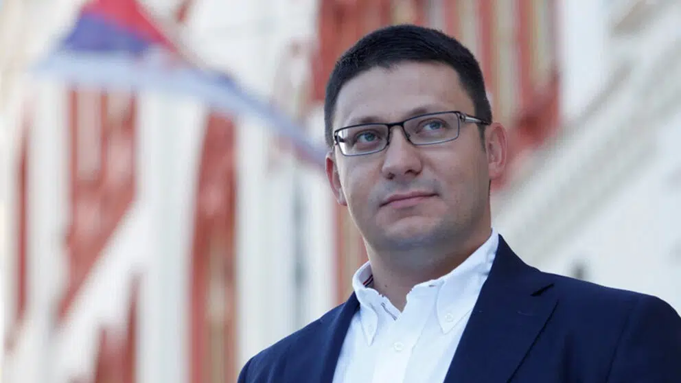Ko je Aleksandar Đurđev, koji prikuplja potpise za peticiju za odbranu ugleda Aleksandra Vučića 1