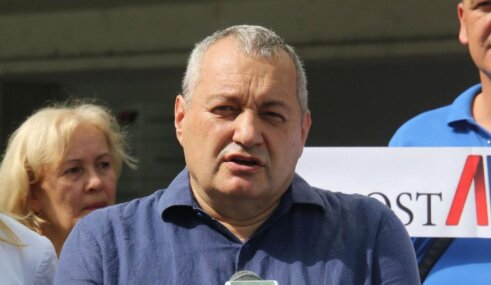 Ko će se sve naći u Vučićevoj knjizi 2.100 kulturnih i pristojnih ljudi i da li je to predsednikov odgovor na ProGlas? 5