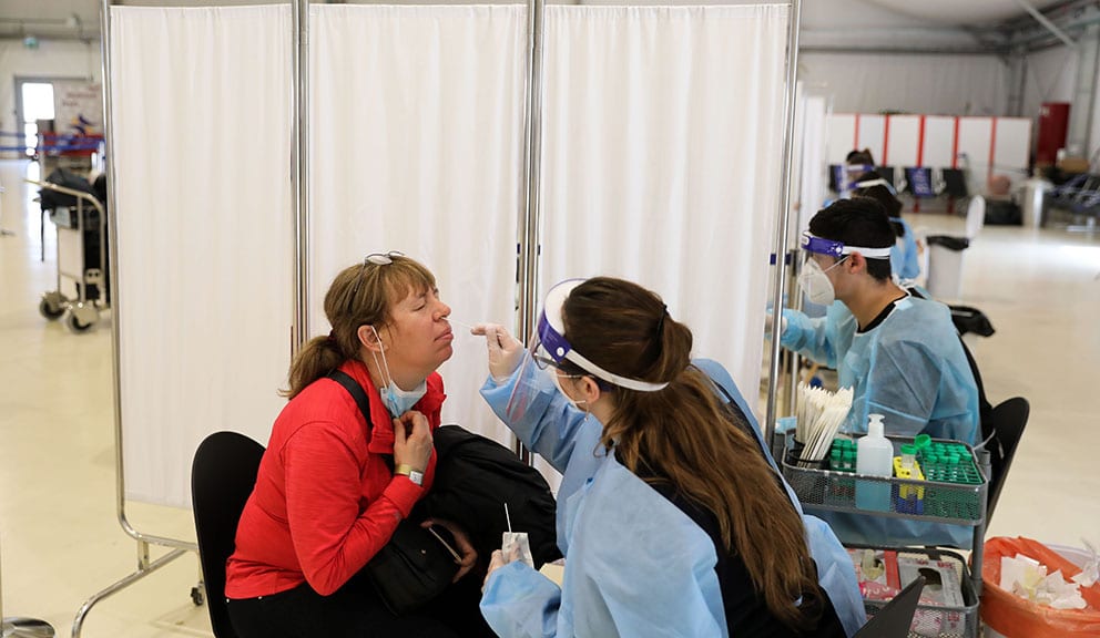 Britanija prijavila 33.074 nova slučaja korona virusa za dan 1