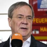 Kandidat za kancelara Nemačke se izvinio zbog smeha tokom posete poplavljenim područjima 7