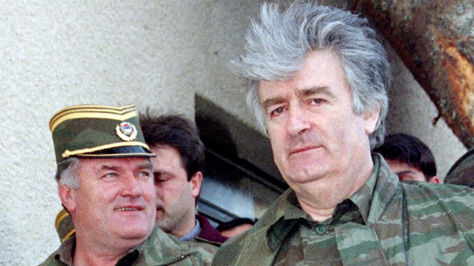 Hapšenje Radovana Karadžića: „Luda kuća" i palačinke, 13 godina kasnije 5 General Ratko Mladic, left, and Radovan Karadzic in 1995