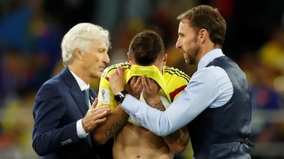 EURO 2020 i fudbal: Three Lions - pesma koja je postala navijačka himna Engleske 4 England manager Gareth Southgate and Colombia coach Jose Pekerman console Mateus Uribe after the penalty shootout REUTERS/Carl Recine