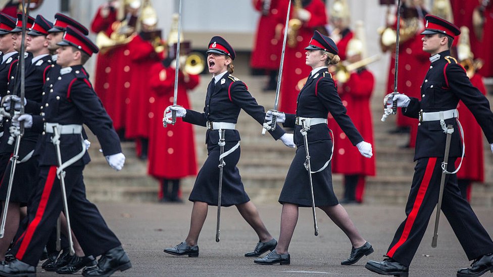 Ukrajina i vojska: Zašto vojne kadetkinje moraju da marširaju na paradi u štiklama 2 Pіdbori