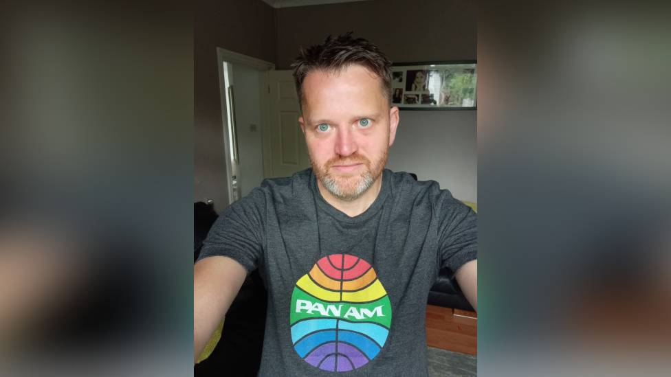 EURO 2020, fudbal,, rasizam i navijači: „Nismo svi u Velikoj Britaniji užasni" - Velšanin prikupio novac kao poklon devojčici iz Nemačke 2 Joel Hughes