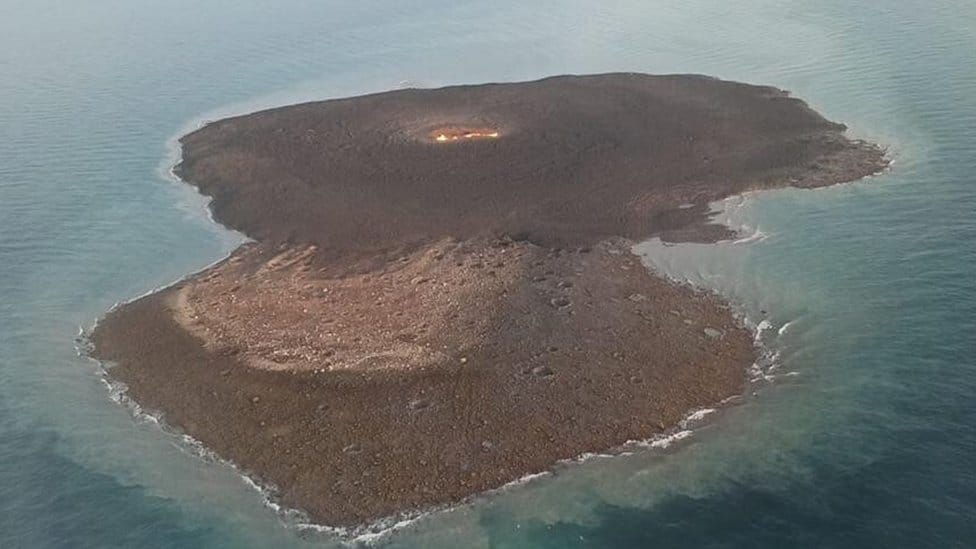 Azerbejdžan: Erupcija blatnog vulkana izazvala veliku eksploziju u oblasti gde su naftne platforme, ali nema povređenih 2 explosion aftermath