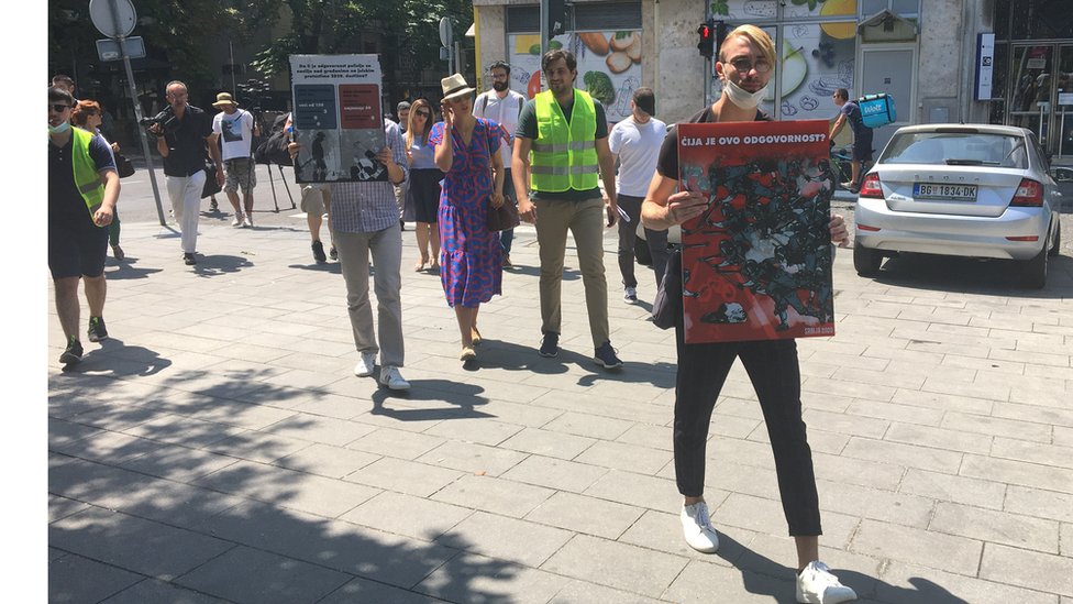 Aktiviski Beogradskog centra za ljudska prava i žrtve policijskog nasilja u protestnoj šetnji