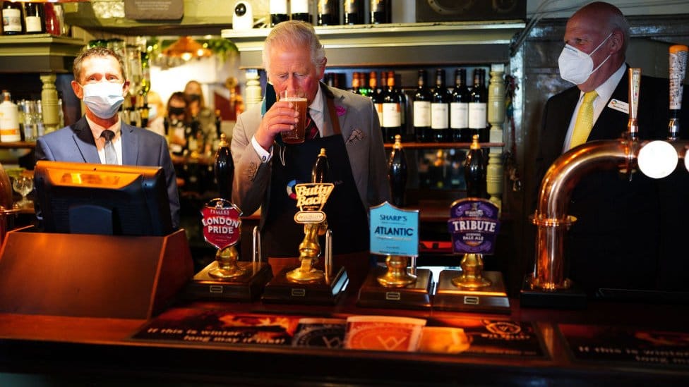 EURO 2020: Ma kakva korona, igra se za EURO 2020: Engleska podrhtava, Kraljica se prisetila 1966, princ Čarls vidi trofej 3 Charles