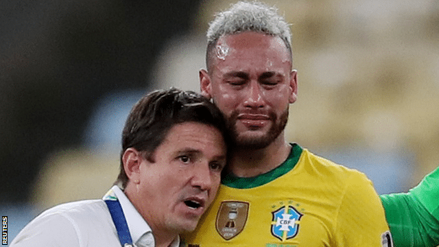 Kopa Amerika i fudbal: Konačno - Mesi osvojio trofej sa Argentinom, Brazil i Nejmar u suzama 2 Neymar reacts after Brazil lose to Argentina in the 2021 Copa America final