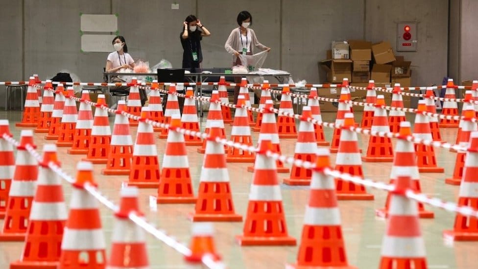 Korona virus i Olimpijske igre: Mogu li vlasti u Japanu da spreče da manifestacija postane „događaj super širenja zaraze“ 6 Cones laid out for testing lines at one Olympic site