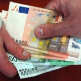 Profesor matematike uhapšen zbog sumnje da je tražio 200 evra da učenici zaključi pozitivnu ocenu 11