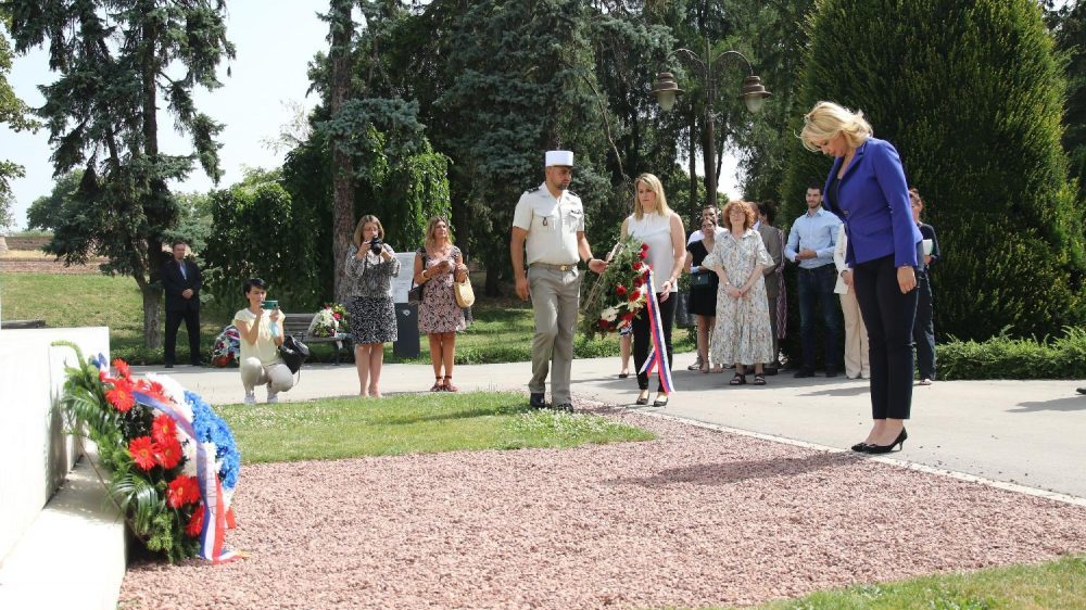 Kisić Tepavčević i Falkoni položili venac na Spomenik Zahvalnosti Francuskoj 1