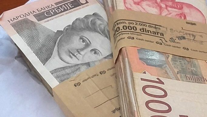 Prosvetarima stiže povećanje: Plate veće za 5,1 odsto od 1. januara 15