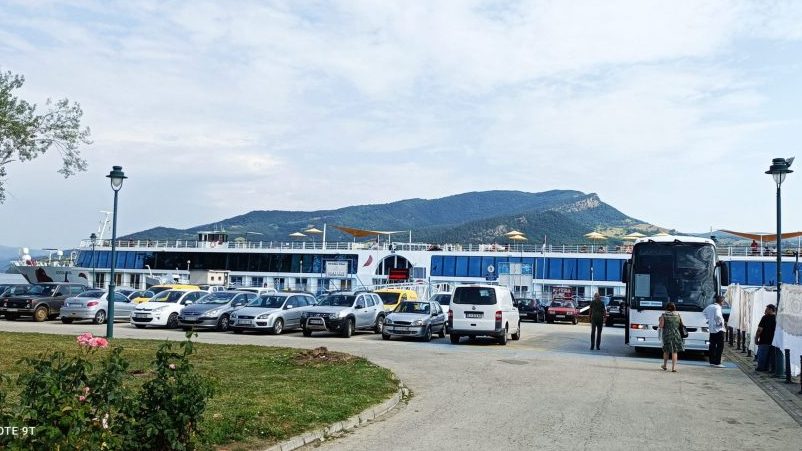 Donji Milanovac: Pristao prvi ovogodišnji kruzer, nemački turisti obišli Lepenski Vir 1