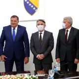 Komšić: Bez Dodikove saglasnosti, zbog požara, zatraženi helikopteri od NATO-a i EUFORA-a 15