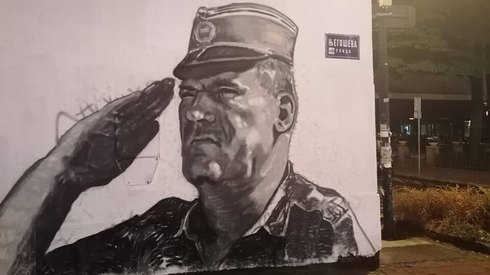 Mural sa likom Ratka Mladića osvanuo u Njegoševoj ulici u Beogradu 1