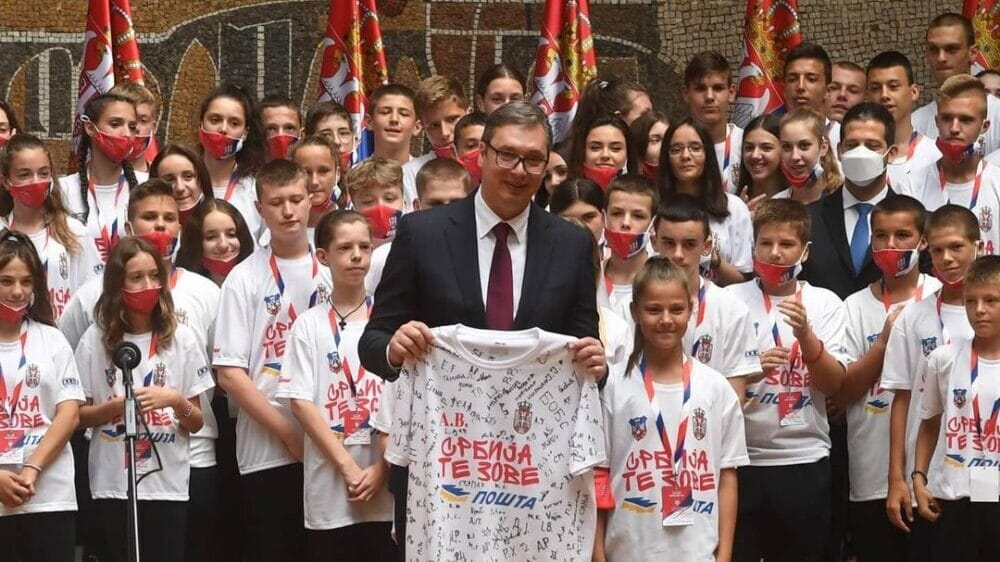 Predsednik razgovarao sa polaznicima kampa "Srbija te zove" 1