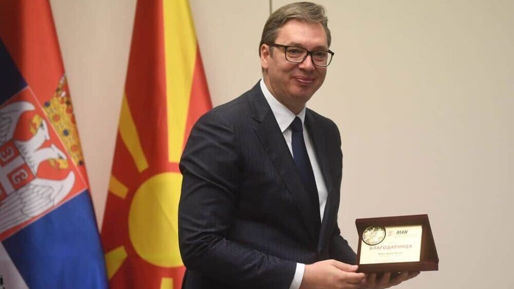 Vučiću uručena zahvalnica zbog donacija vakcina Severnoj Makedoniji 1