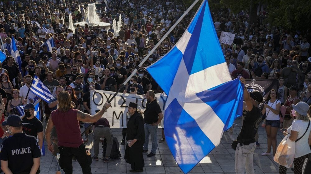Demonstracije u Grčkoj protiv vakcinacije omladine 1