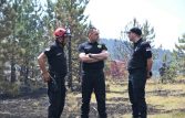 Požari na jugozapadu zemlje i dalje gore, Vulin obišao vatrogasce na Crnom Vrhu (FOTO) 3 Požari na jugozapadu zemlje i dalje gore, Vulin obišao vatrogasce na Crnom Vrhu (FOTO) 4