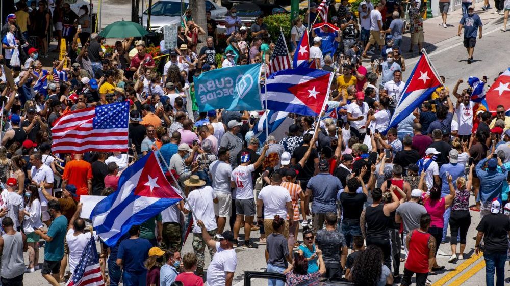 Demonstranti u Majamiju, koji podržavaju proteste na Kubi, blokirali glavni put 1