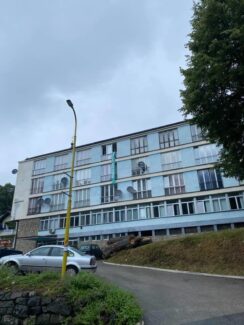 Baneri sa bajramskom čestitkom ponovo postavljeni u Srebrenici 4