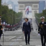 Francuska oprezno obeležava svoj nacionalni praznik, uz paradu i ograničen broj gledalaca (FOTO) 14