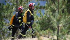Vatrogasci Požari na jugozapadu zemlje i dalje gore, Vulin obišao vatrogasce na Crnom Vrhu (FOTO) 7