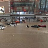 Najmanje 12 mrtvih u poplavama u Kini, vojska minirala branu da bi se preusmerio tok vode 5