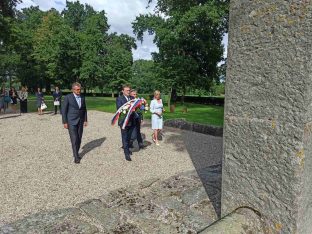 Selaković posetio memorijalni kompleks Mauthauzen, vojnička groblja 7