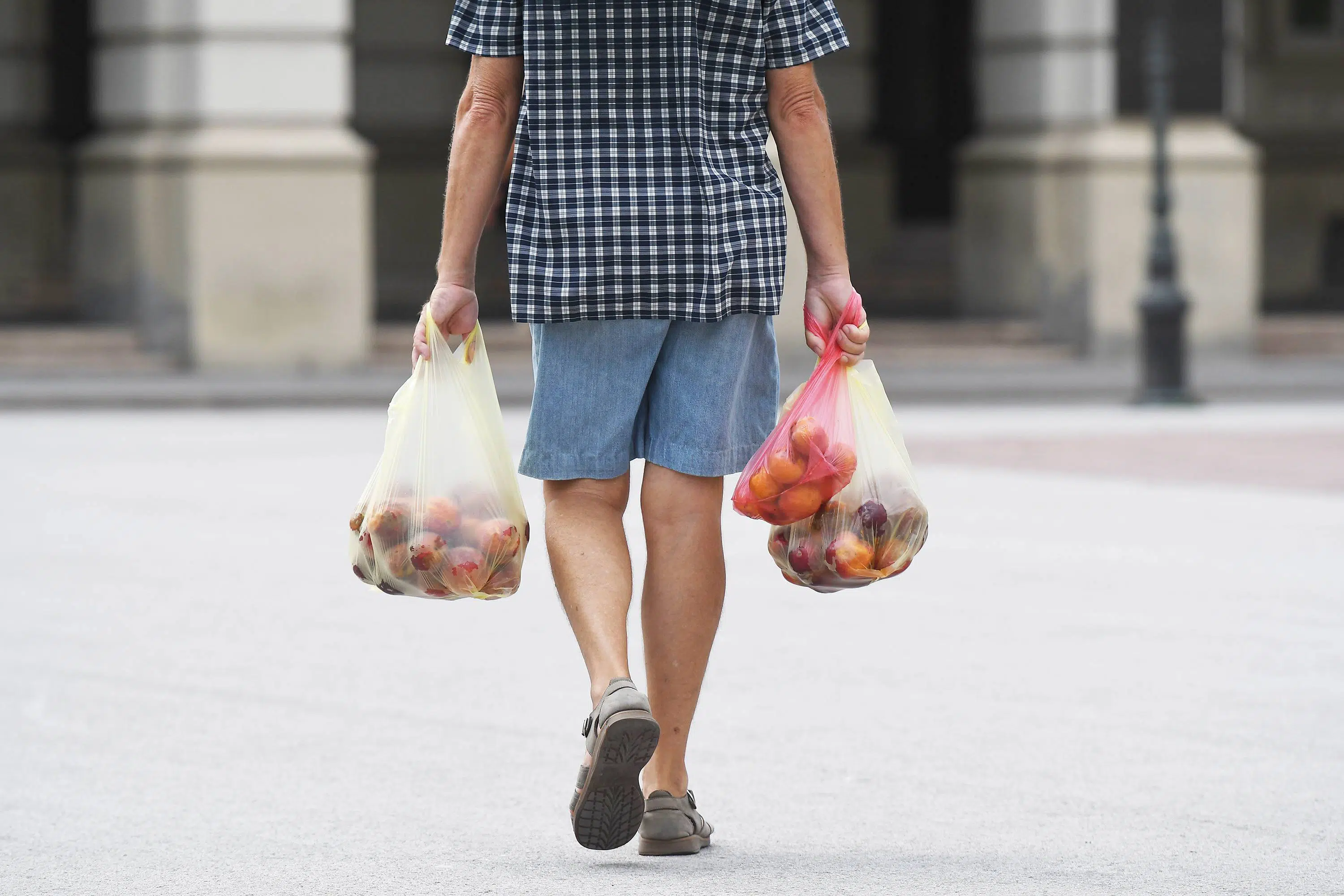 U Hrvatskoj od danas zabranjena prodaja laganih plastičnih kesa 1