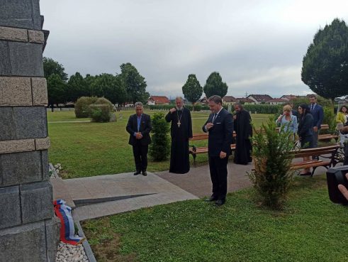 Selaković posetio memorijalni kompleks Mauthauzen, vojnička groblja 8