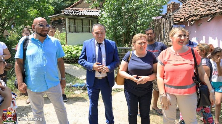 Predstavnici Ministarstva za ljudska i manjinska prava obišli romsko naselje Korman u okolini Kragujevca 1