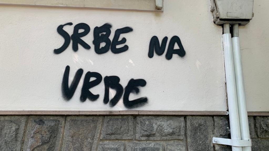 Beograd pozvao Sofiju da hitno nađe autora natpisa "Srbe na vrbe" na Konzulatu Srbije u Plovdivu 1