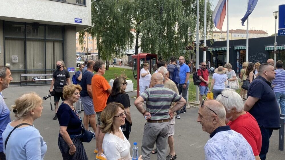 Deseti protest na Vračaru zbog urušavanja zgrade 1