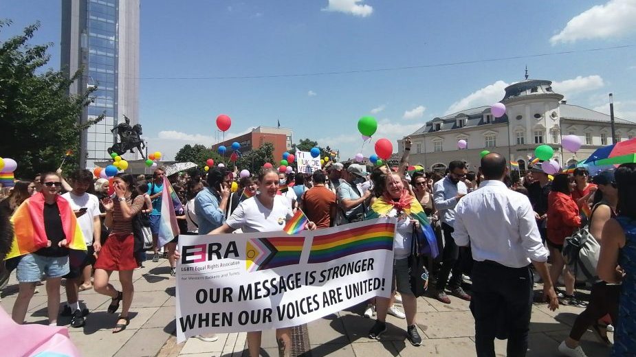 U Prištini održana Parada ponosa pod sloganom "Zajedno i ponosni" (FOTO) 1