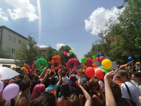 U Prištini održana Parada ponosa pod sloganom "Zajedno i ponosni" (FOTO) 8