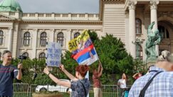 U Beogradu održan protest protiv Zakona o vodama Građani protiv Zakona o vodama: Nećemo zakon koji otima vodu od svojih građana (FOTO) 5