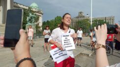 U Beogradu održan protest protiv Zakona o vodama Građani protiv Zakona o vodama: Nećemo zakon koji otima vodu od svojih građana (FOTO) 4