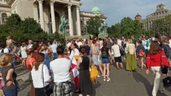 U Beogradu održan protest protiv Zakona o vodama Građani protiv Zakona o vodama: Nećemo zakon koji otima vodu od svojih građana (FOTO) 2