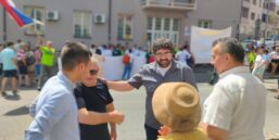 Protest u Loznici protiv kompanije Rio Tinto Skupština Loznice usvojila prostorni plan, otvoren put za projekat Rio Tinta 8