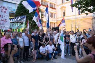 Protest protiv kompanije Rio Tinto u Šapcu Šabac protiv kompanije Rio Tinto: Nećemo baterije, već hranu i vodu (FOTO,VIDEO) 16