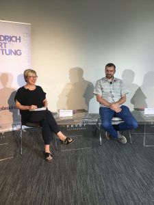 Više od polovine mladih u Srbiji od 25. do 34. godine živi sa roditeljima 2 Više od polovine mladih u Srbiji od 25. do 34. godine živi sa roditeljima 2