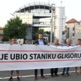 PSG čekao Vučića ispred Pinka sa transparentom "Ko je ubio Staniku Gligorijević?" 14