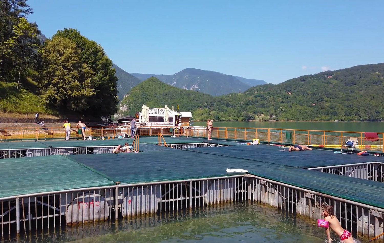 Zatvorena plaža na Perućcu 1
