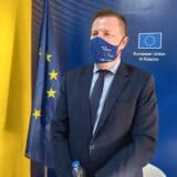 Ambasador EU osudio paljenje automobila na severu Kosova 10