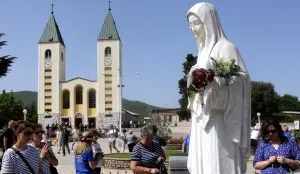 "Đavo u suknji": Zapaljen oltar u Međugorju, oskrnavljeni kipovi Gospe, osumnjičeni uhapšen 12